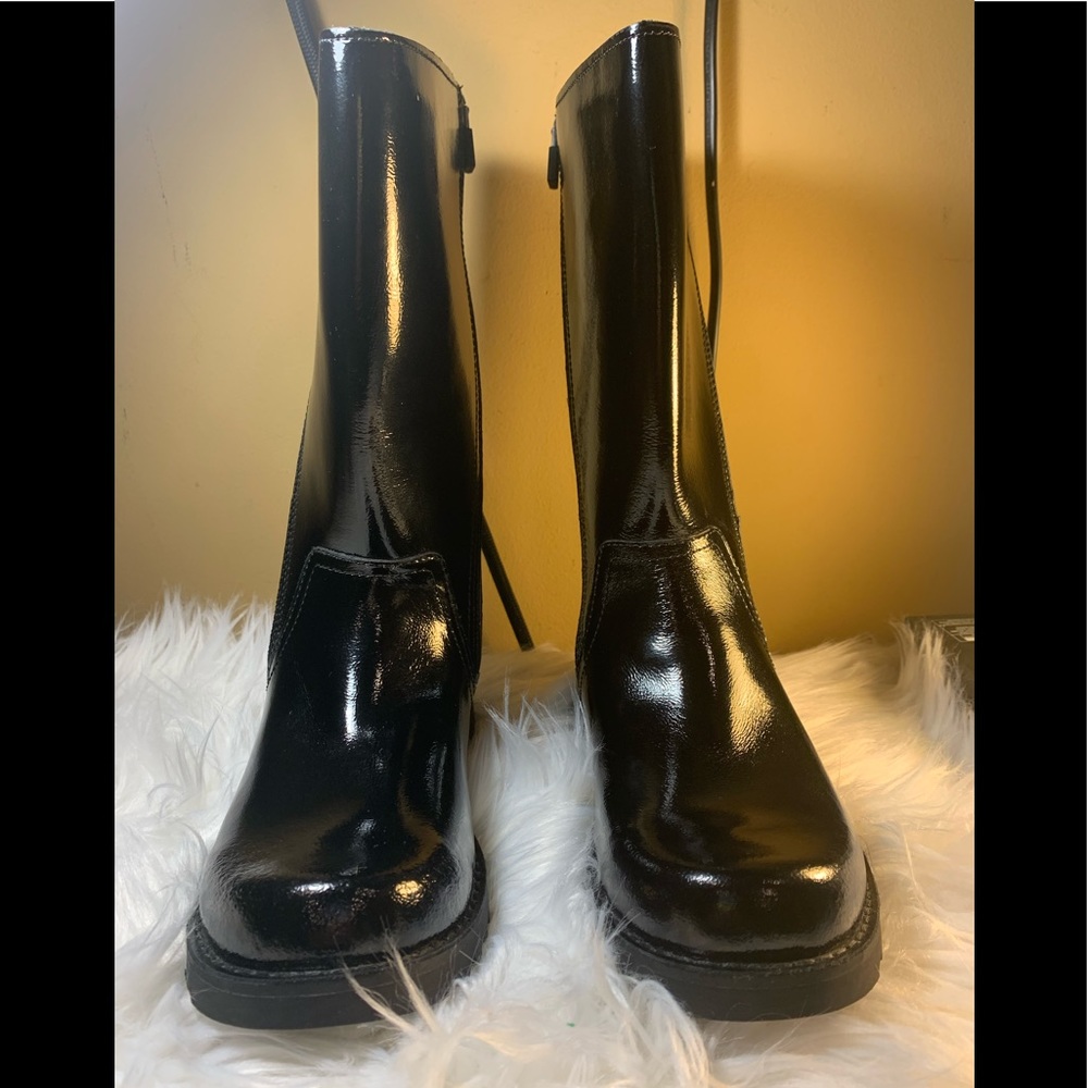 Ugg Australia Big Girls Black Patent Leather Boots